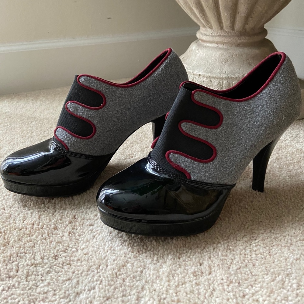 MPS Gray Red Flannel print low ankle booties